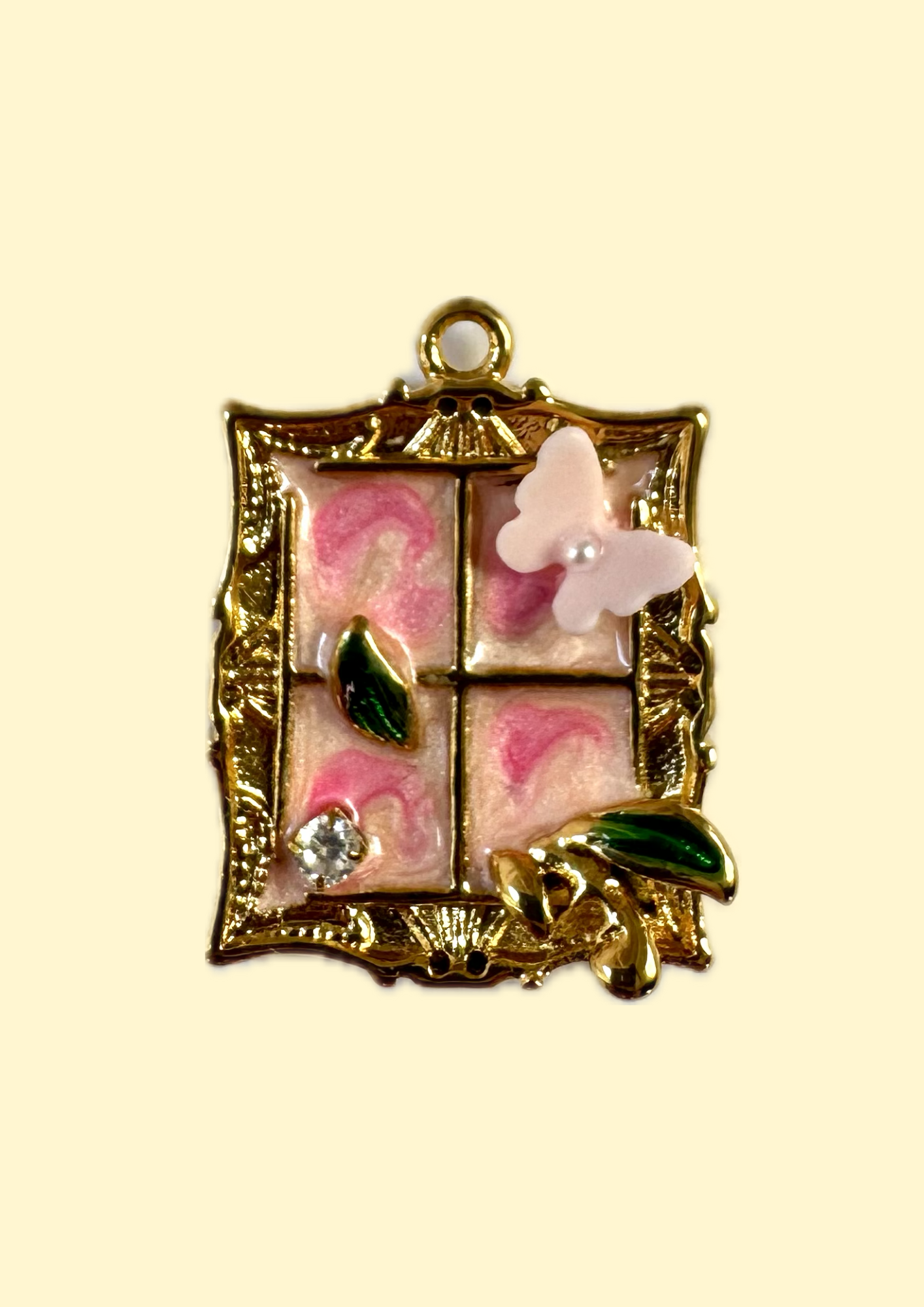 Charms fenetre rose
