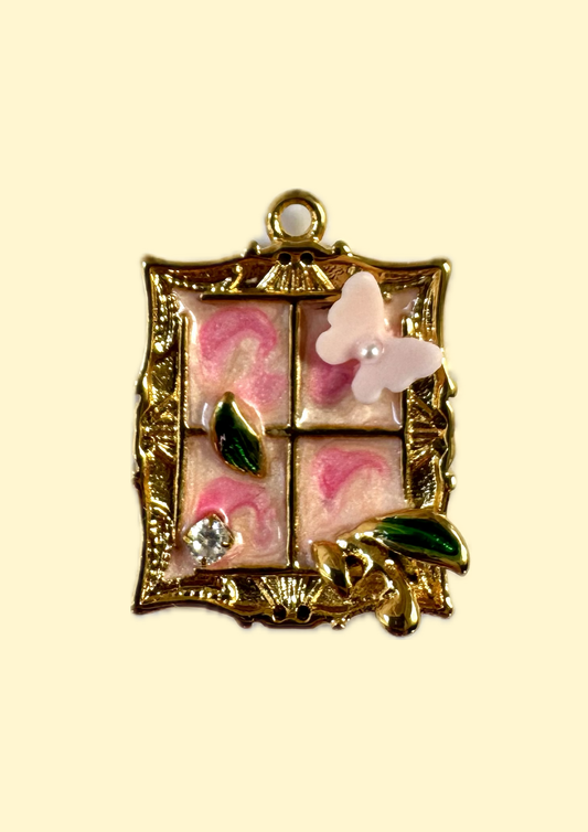 Charms fenetre rose